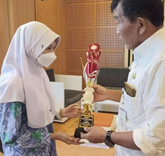 Desain Poster Digital Peraih Piala Juara 1 Desain Poster 
